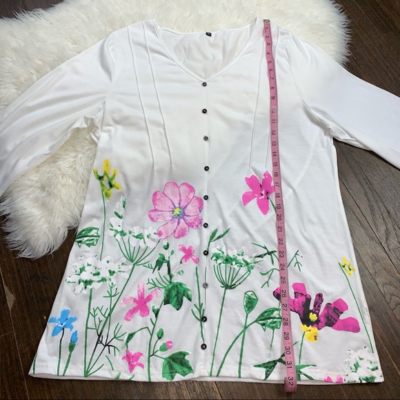 UNBRANDED~NWOT~ Women’s Size XL White Long Sleeve Floral Button Down Tunic Top - Picture 10 of 13